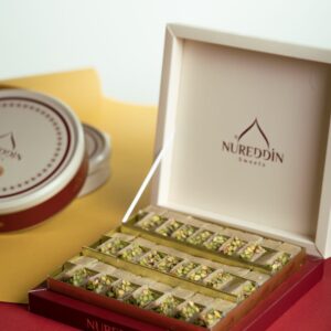 بلورية فستق بيضاء